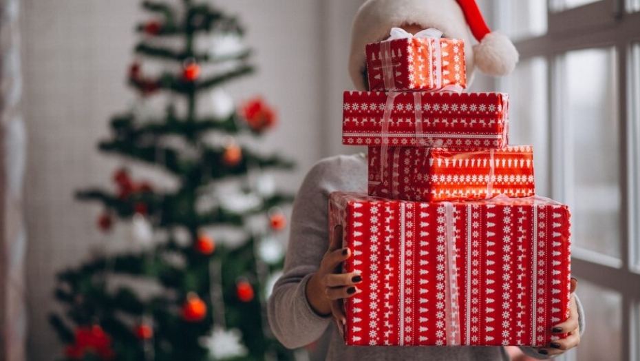 Стоит ли покупать дорогие новогодние подарки?